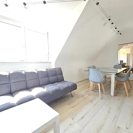 Wohnreich Mitte - 3a - In 4er Wg *